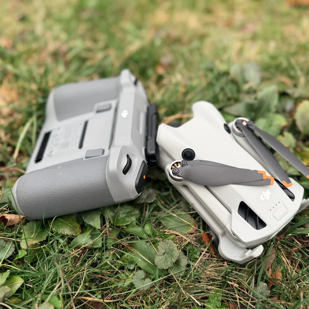 DJI Mini 4 Pro Drone Bundle — Light Gray with Black Accents